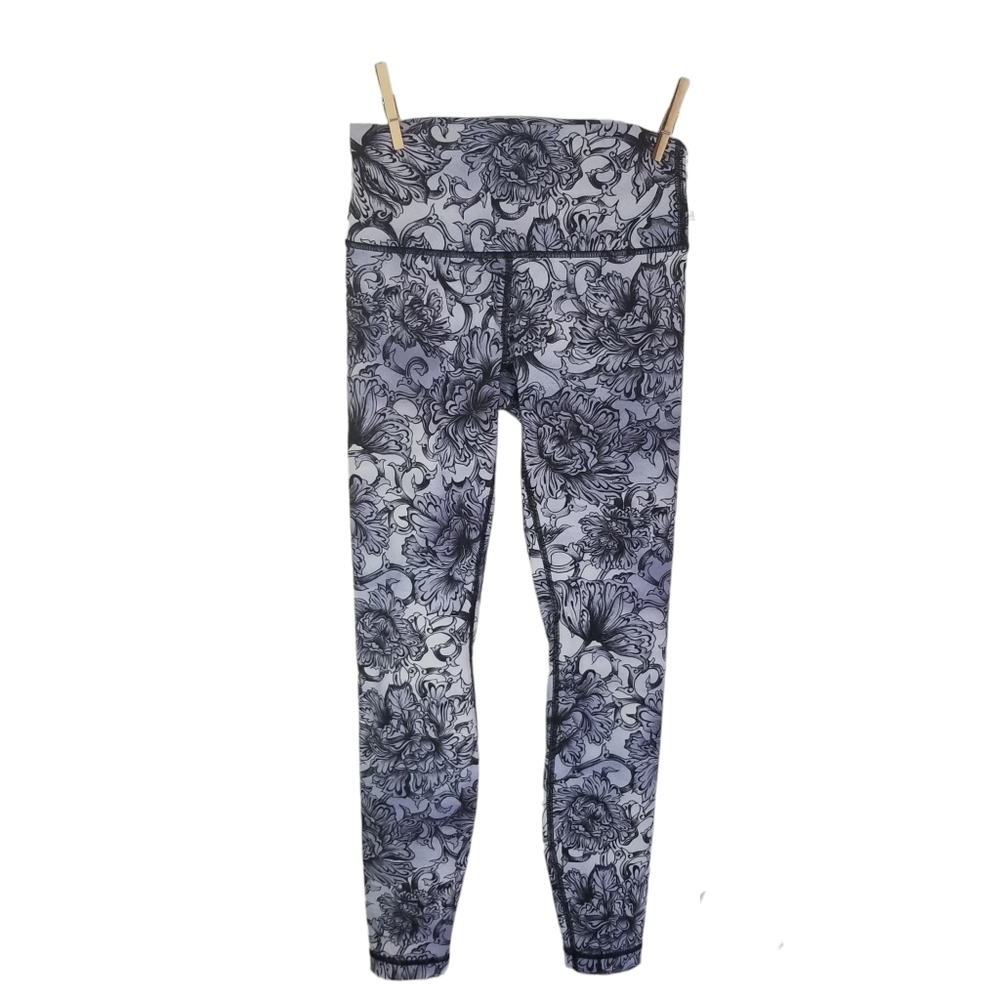 Lululemon Black,Gray,White and Light Lilac Leggings Size 4 EUC